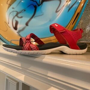 ❤️WAS $38 Teva Verra Red & White Stripe Strappy Sport Sandal